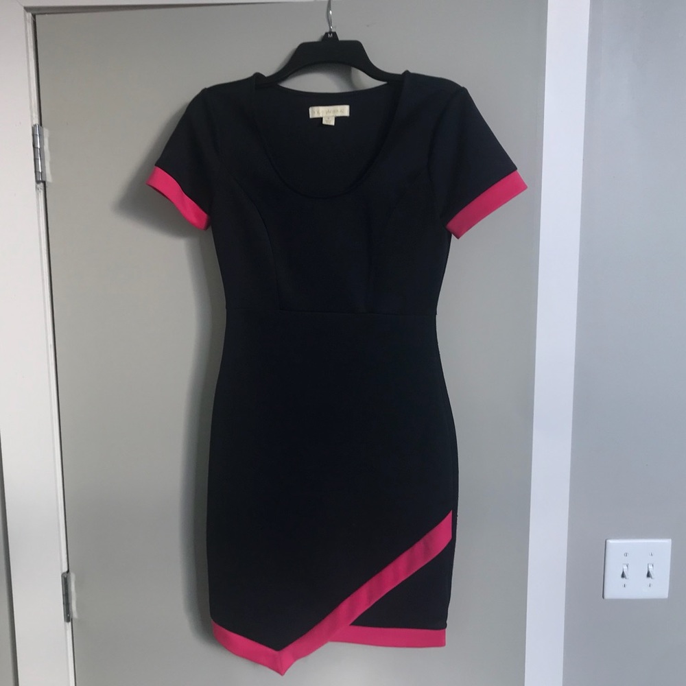 Navy short-sleeve dress with hot pink trim
